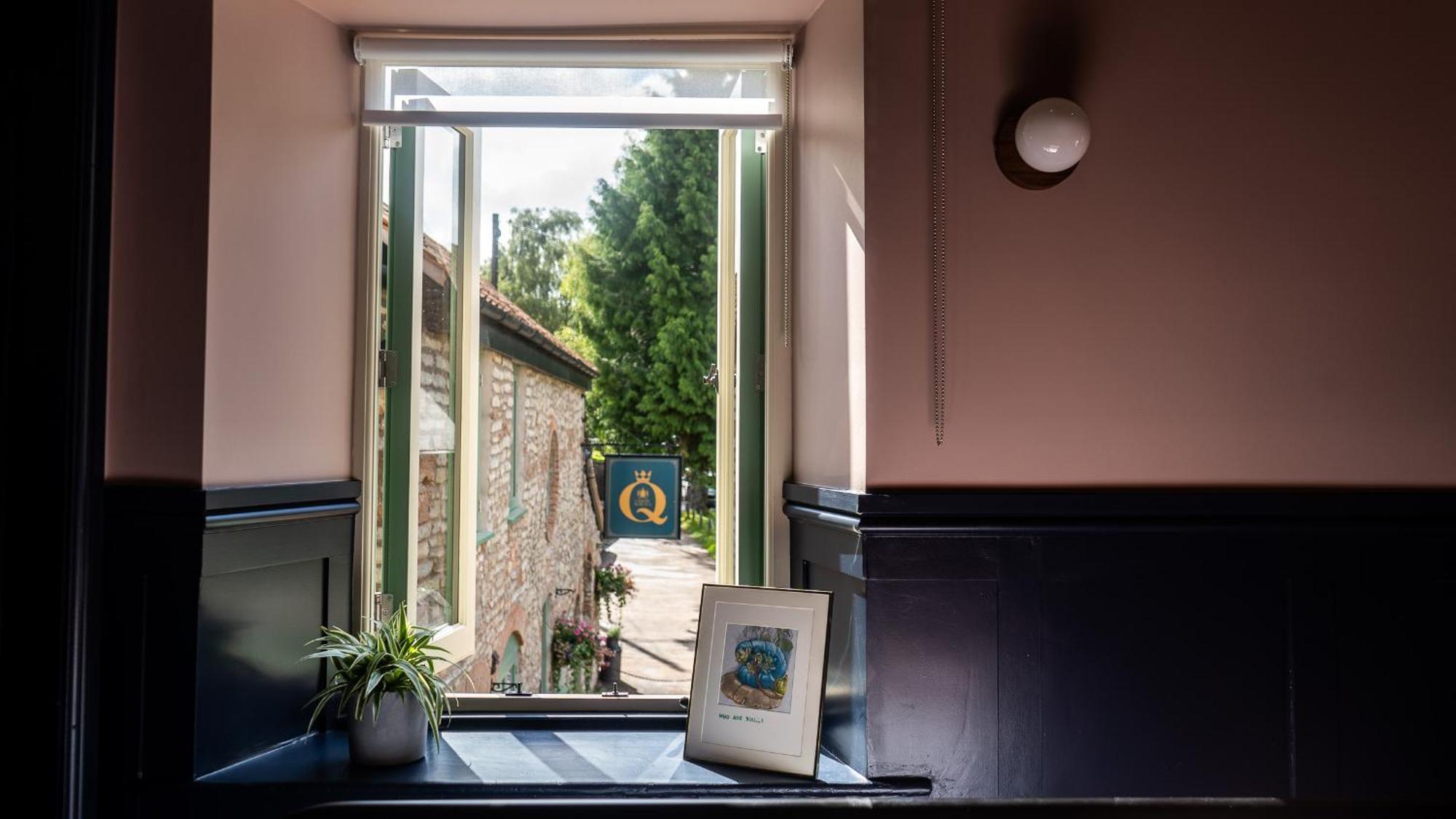 The Queens Chew Magna Quarto foto